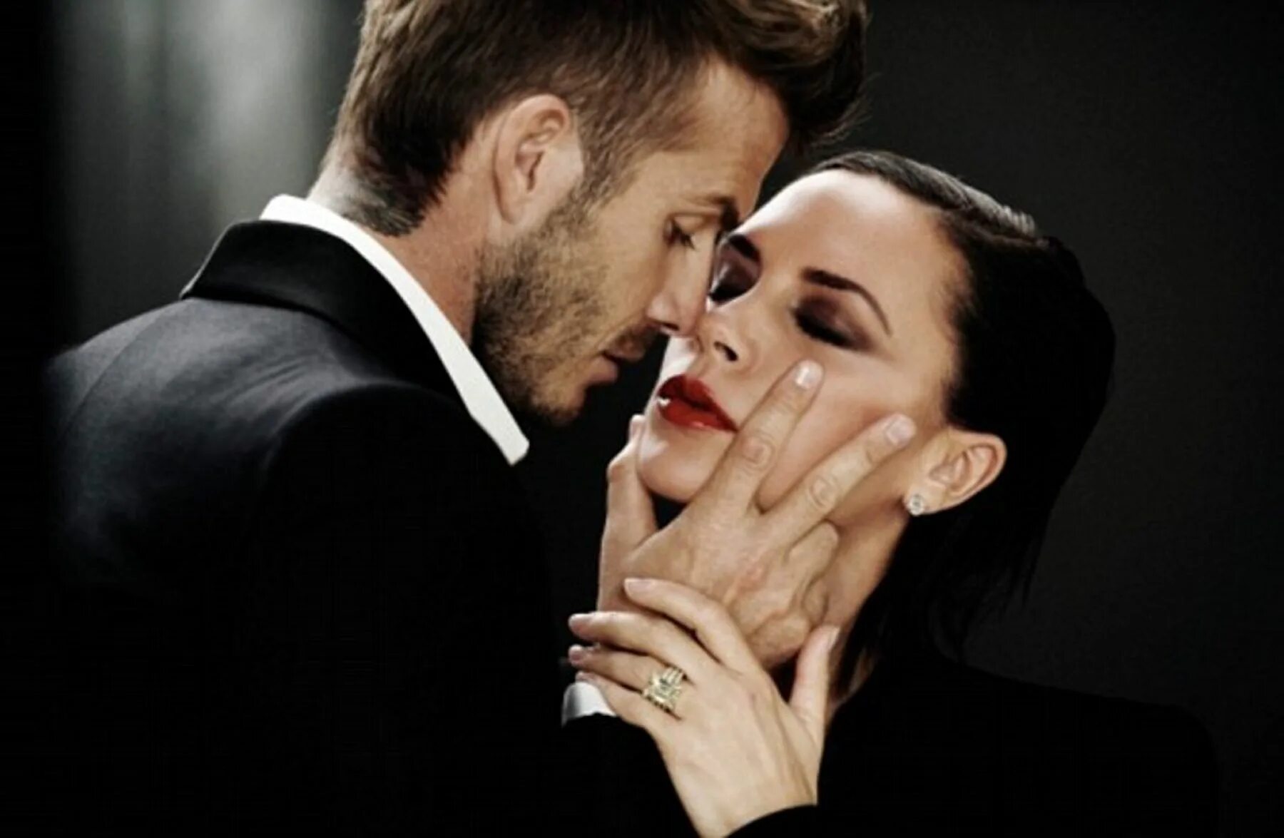 Властные мужчины любовные. David Beckham and Victoria Beckham. Страстная женщина.