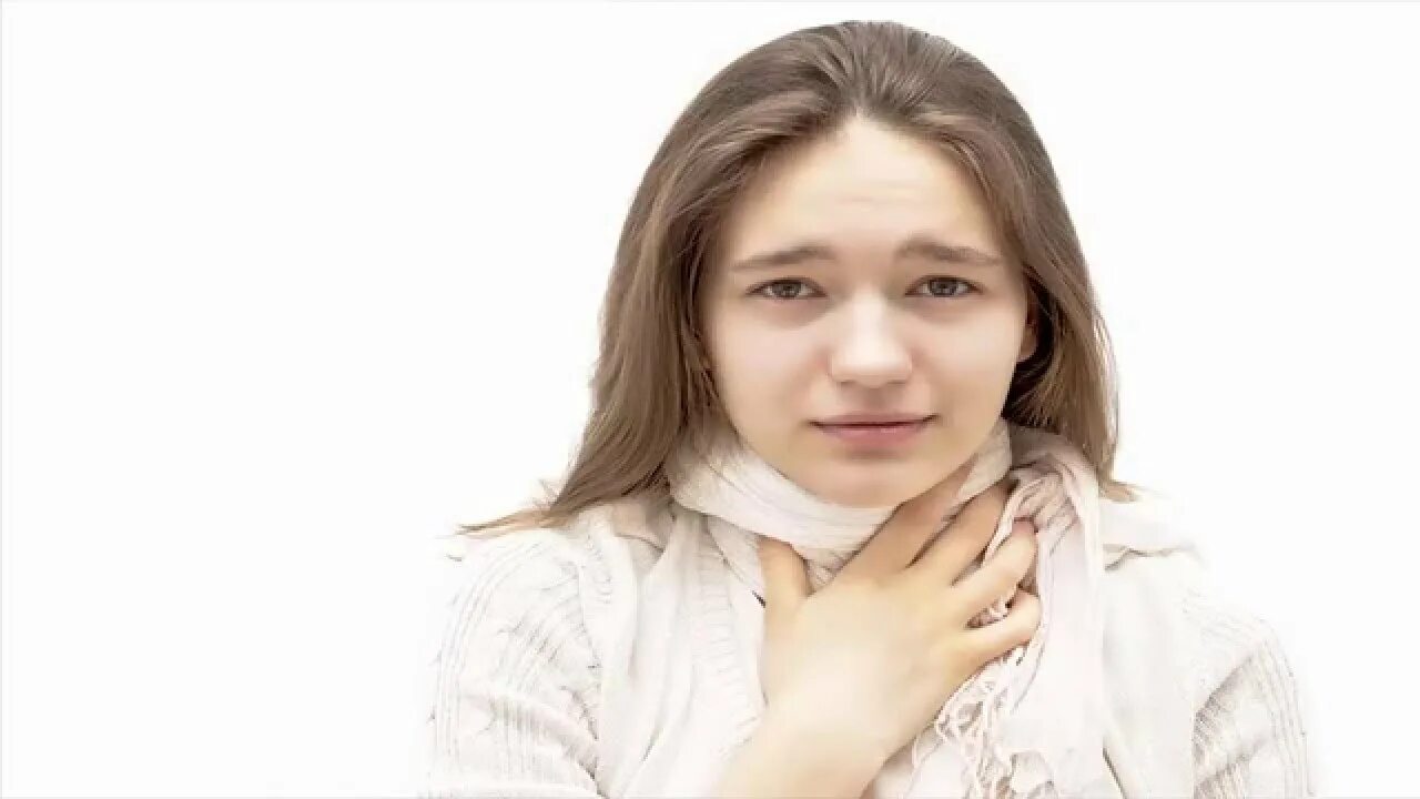 Ангина болела. Человек с больным горлом. Женщина с больным горлом. Ангина певица болела. Ангина певица песни.