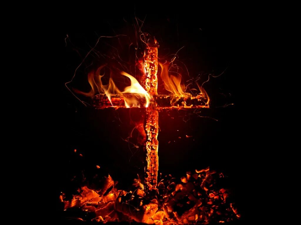 Пылающий крест. Горящий в поле крест. Крест горит. Горящие кресты. Горящие кресты.