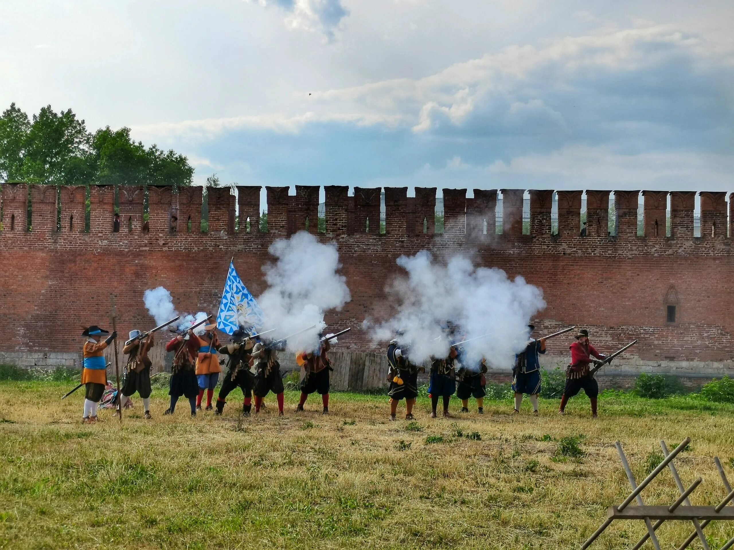 Долгочевская башня Смоленск. Смоленская крепость 1609. Оборона Смоленска 1609-1611. Крепостная стена Колхозка Смоленск. Руководил осадой смоленска