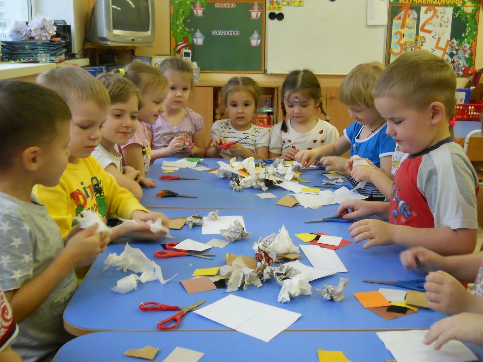 надпись хочу все знать. хочу все знать игровая программа. хочу все знать старшая группа. книжная выставка для почемучек. хочу всё знать логотип.