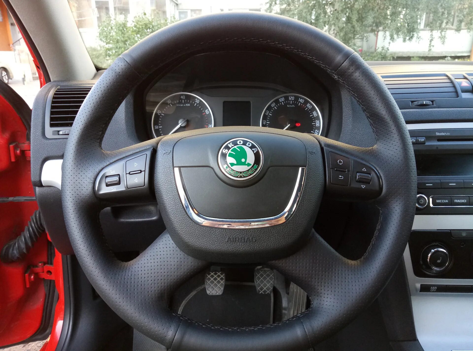 Обшил руль кожей. - Skoda Octavia A5 Mk2, 1,6 л, 2008 года тюнинг DRIVE2
