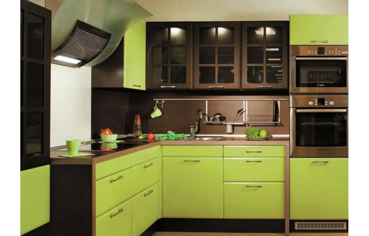 Какие цвета сочетаются на кухне. Кухня олива венге. Кухня зеленого цвета.