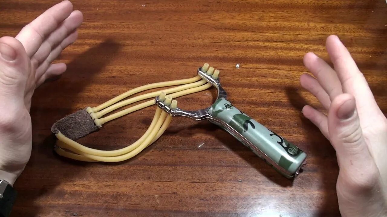 Рогатка окулярис. Рогатка самодельная мощная. Сделать рогатку видео. Самодельная рогатка. Рогатка из дерева.