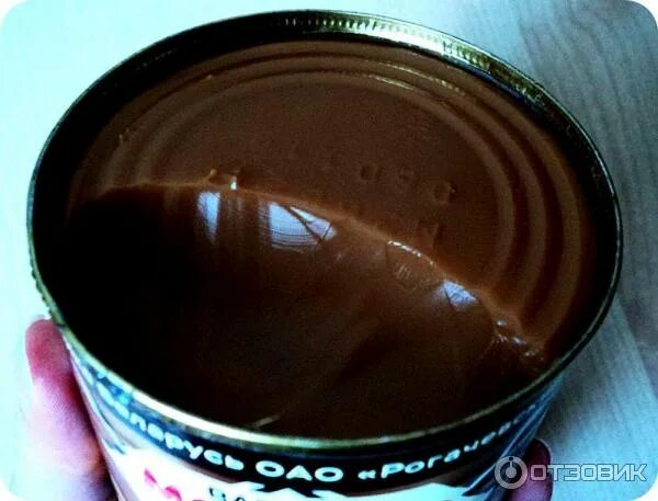Коричневая сгущенка. Цвет сгущенки коричневый. Сгущенное молоко коричневое. Жидкий шоколад. Сгущенка пятна.