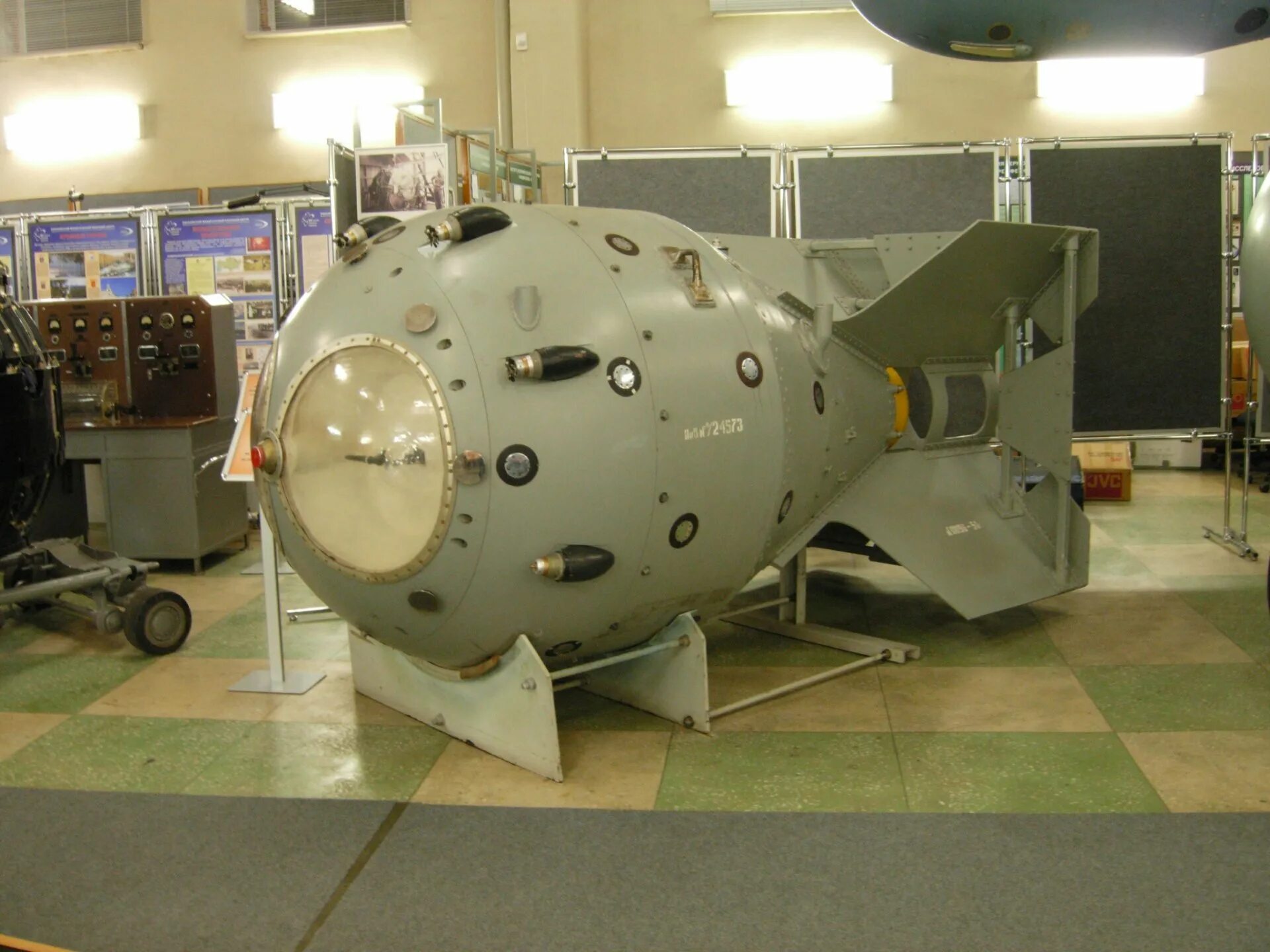 Испытание первой атомной. Первая Советская атомная бомба РДС-1. Советская атомная бомба 1949. Атомная бомба РДС-1 испытания. Испытание Советской атомной бомбы РДС-1..