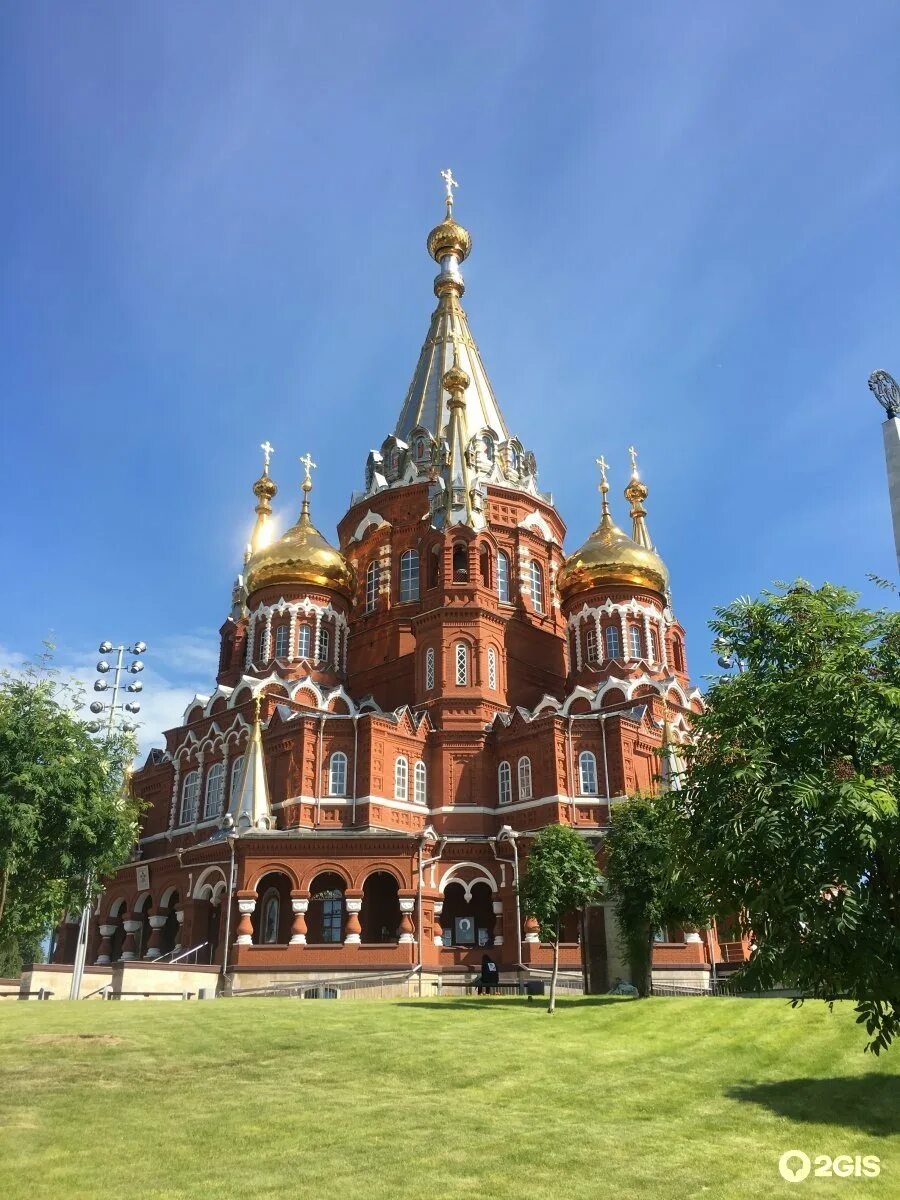 Михаило архангельском кафедральном соборе. Храм ижевск кафедральный. свято михайловский собор ижевск. михаило-архангельский кафедральный собор. михаило-архангельский ижевск.