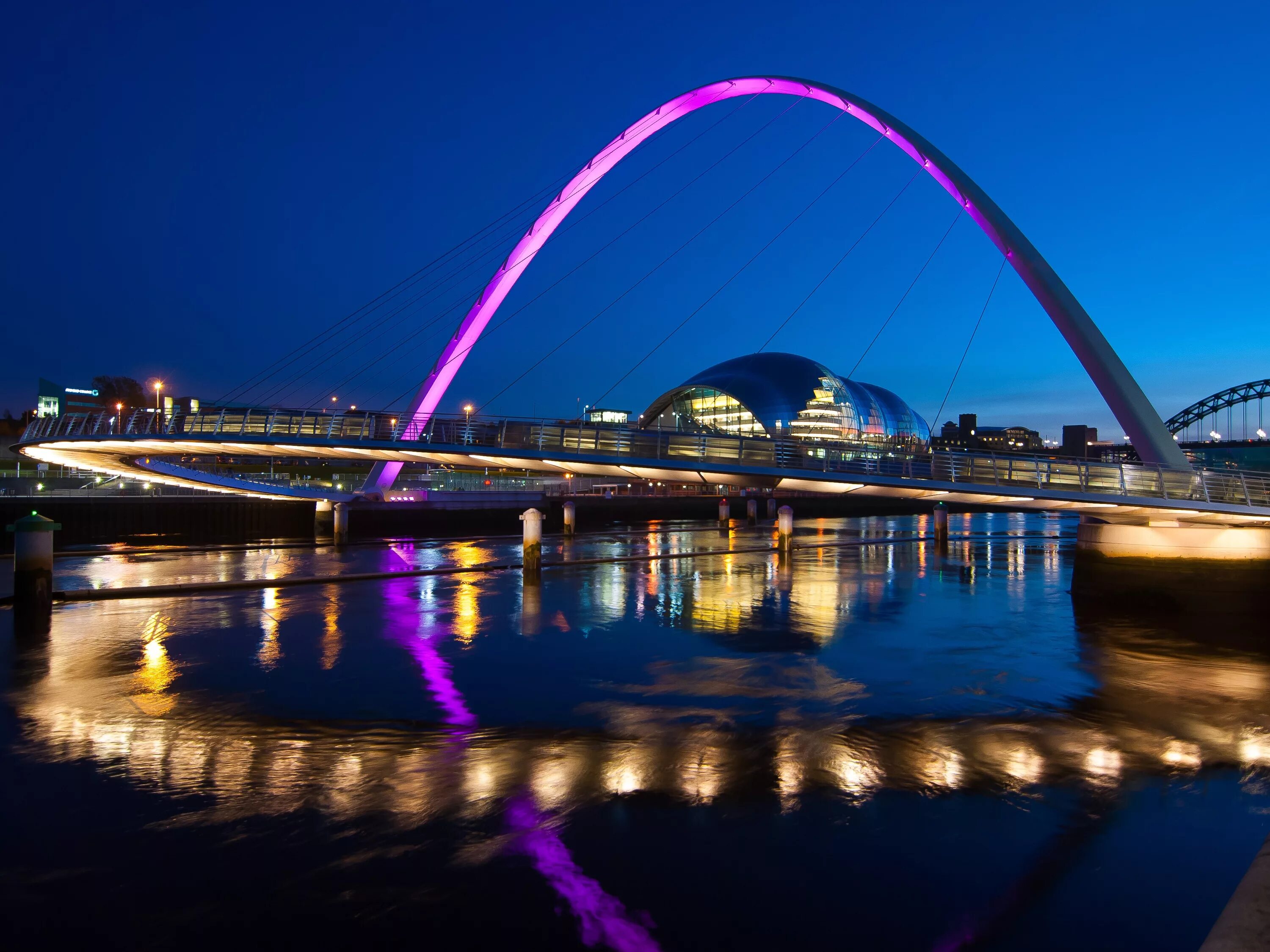 Миллениум что это. Мост Миллениум (Гейтсхед). Мост тысячелетия (Millennium Bridge). Мост тысячелетия в Гейтсхеде (Gateshead Millennium Bridge), Великобритания. Gateshead Millennium Bridge, Ньюкасл,.