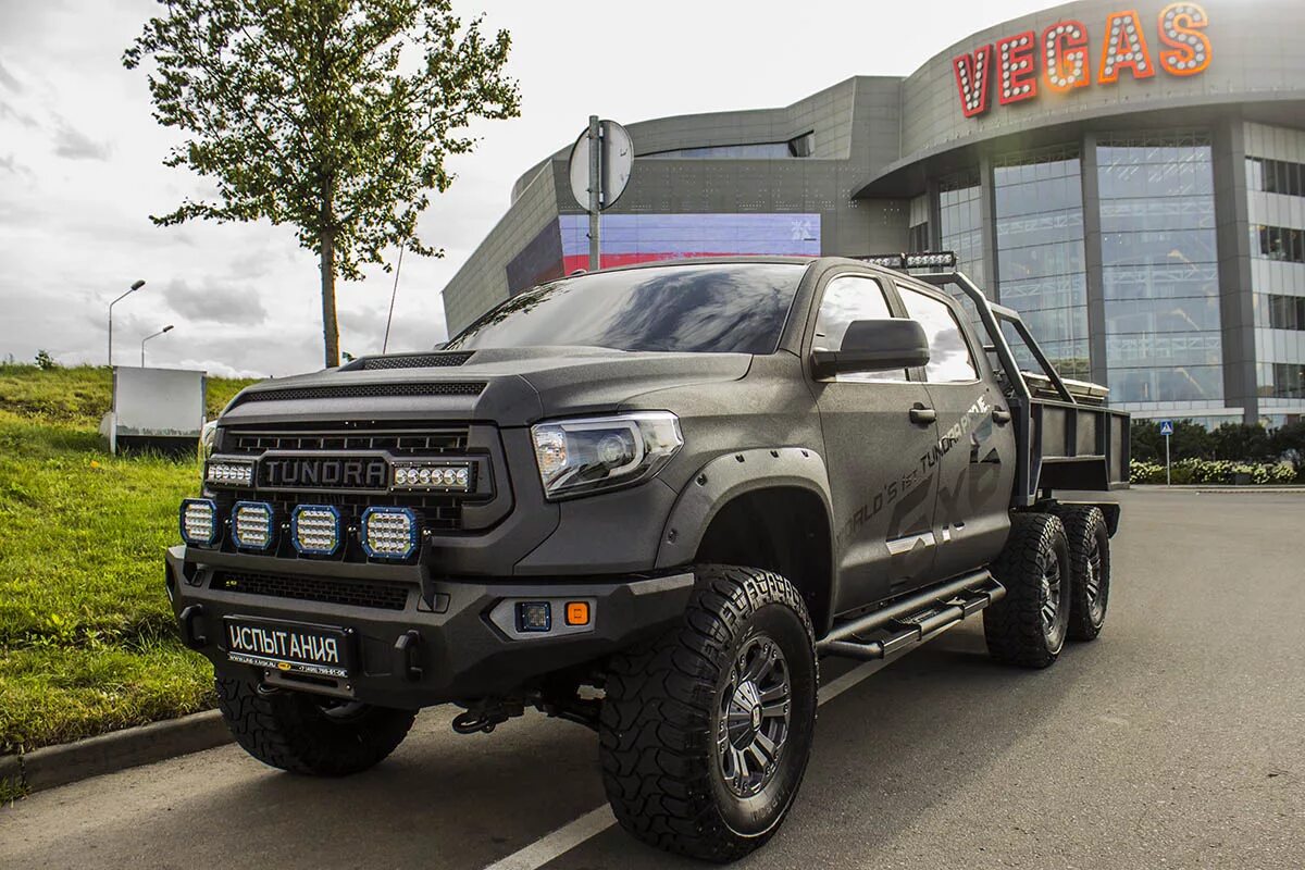 Тойота тундра 6 на 6. Toyota Tundra 6x6. Toyota Tundra 6x6 Hercules. Тойота тундра 6х6 Геркулес. М 4 тундра