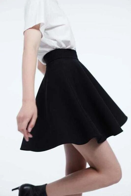Юбка кс завышенной талией. Юбка клеш. Юбка клеш. Пышная юбка в складку. Юбка клёш с завышенной талией.