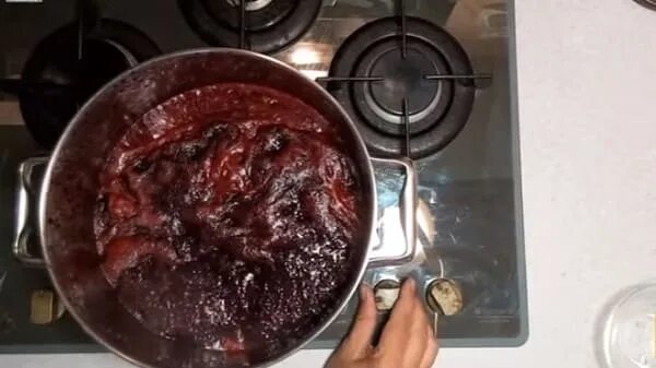 Пятиминутка из жимолости рецепт на зиму. Жимолость варенье пятиминутка. варенье из жимолости рецепт пятиминутка на зиму пятиминутка. джем из жимолости рецепт пятиминутка на зиму.