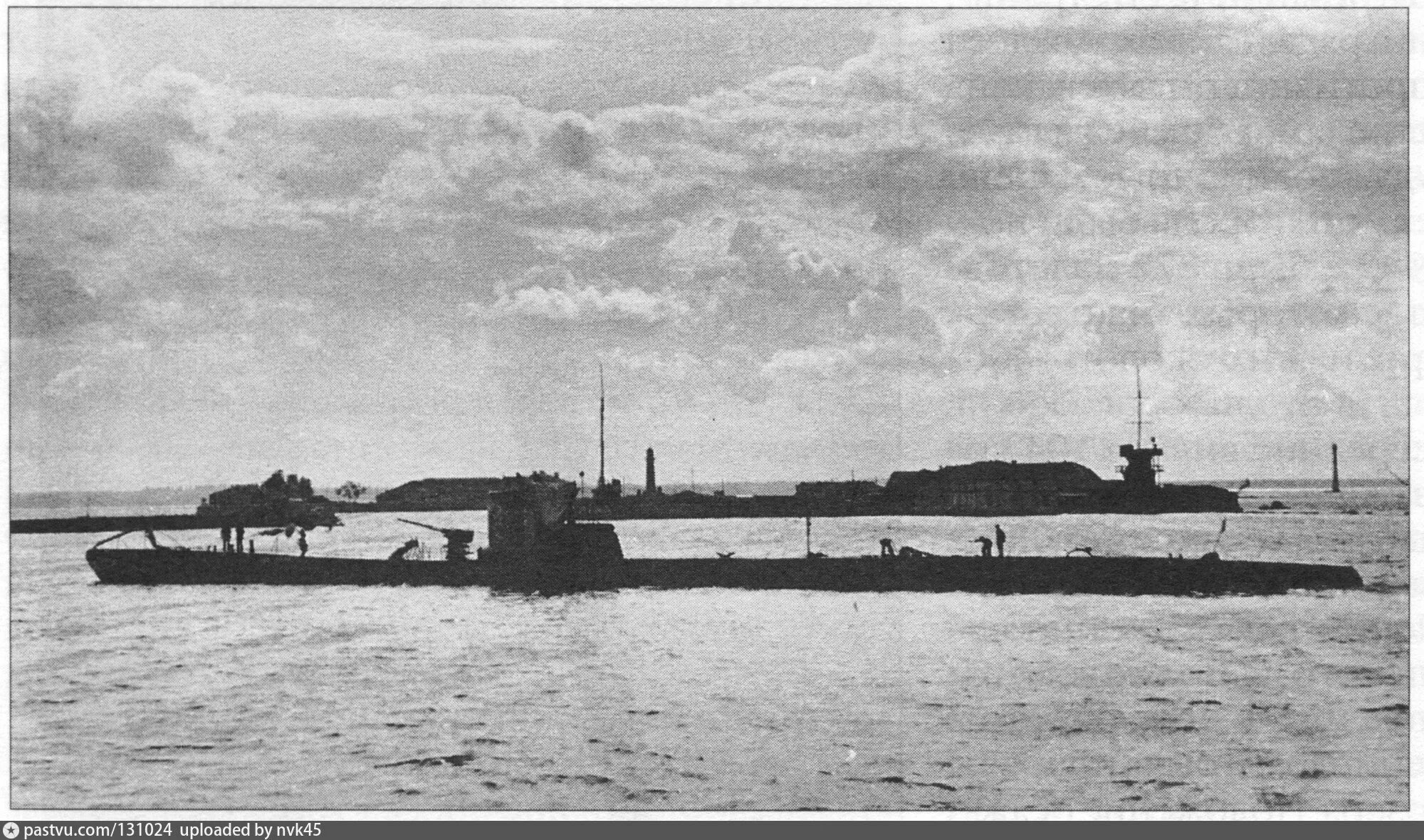 Кронштадт в годы великой отечественной войны. Подводная лодка u-250 в Кронштадте. С-7 подводная лодка. Подводная лодка с7 ВОВ. Подводная лодка с 13 в Кронштадте.