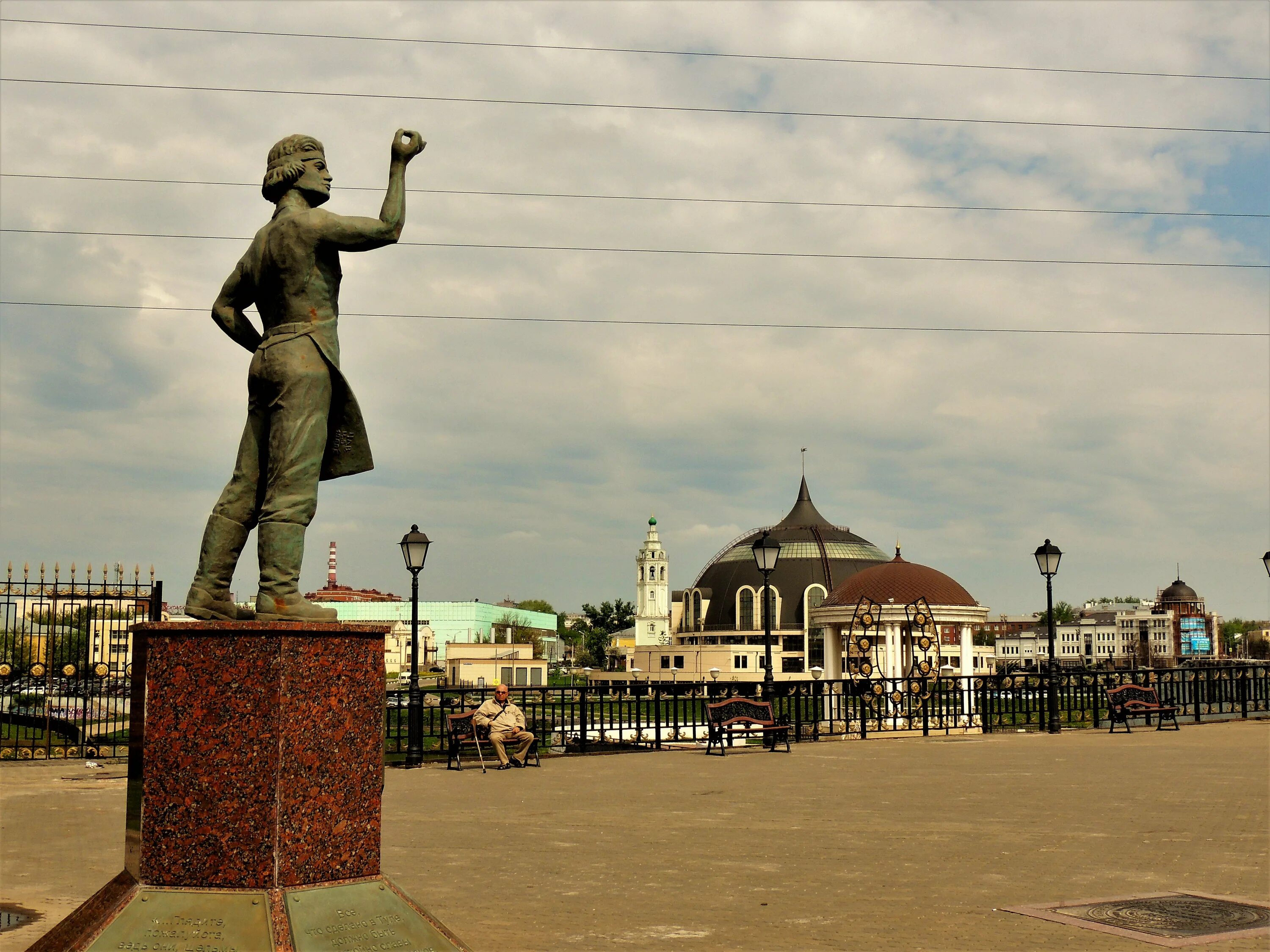 Тульский левша тула. Памятник левше в туле. тула город памятник левше. памятник левше в туле ликерка. левша тула рисунок.