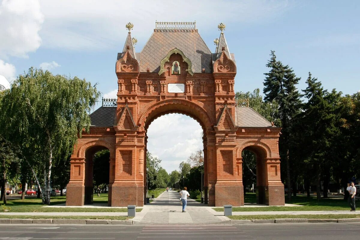 Александровская Триумфальная арка (царские ворота). Триумфальная арка Краснодар. Александровская Триумфальная арка в Краснодаре. Триумфальная арка Екатеринодар. Культурные достопримечательности краснодарского края