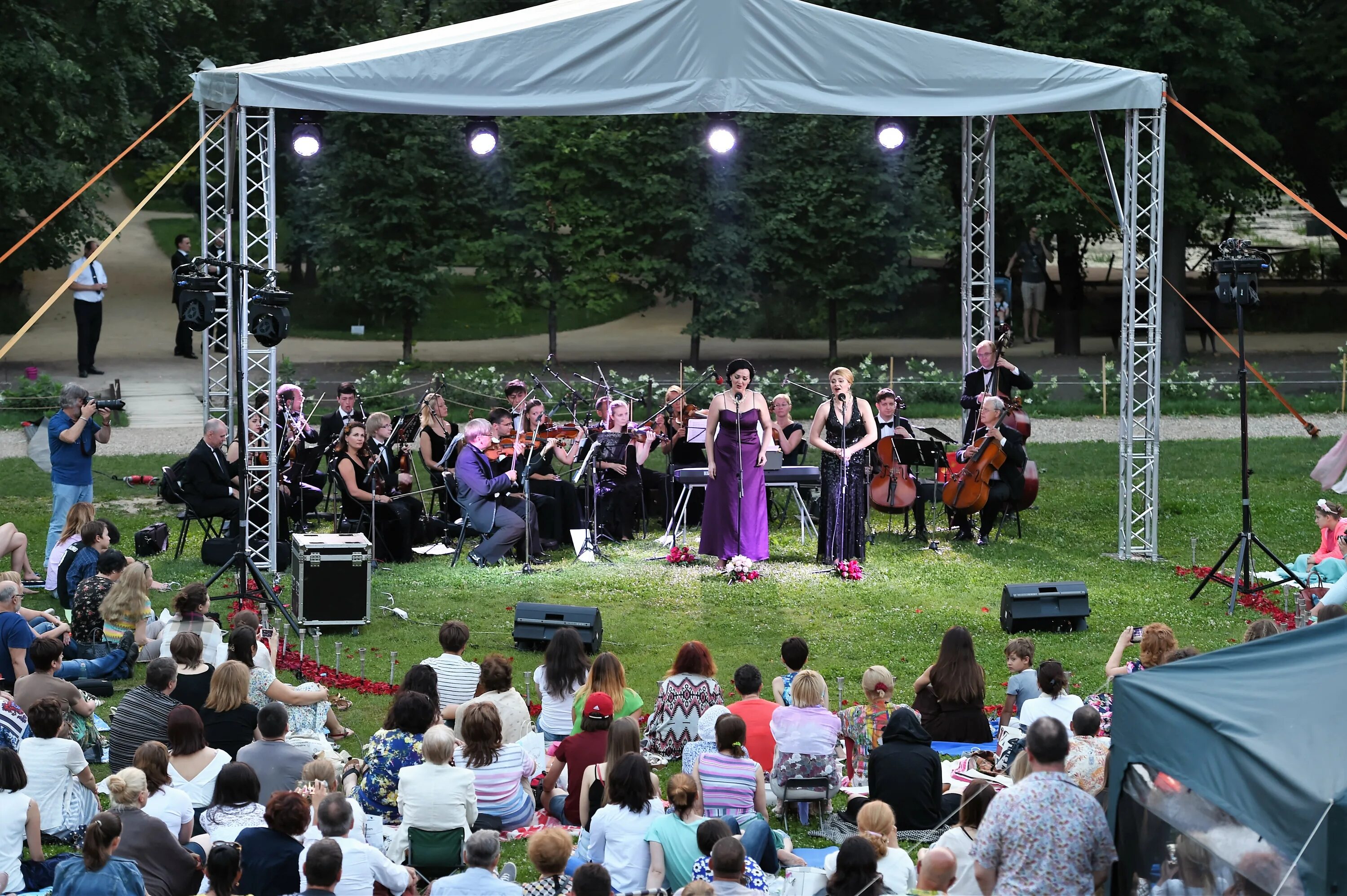 Джазовый фестиваль в москве посетили более 250 тыс. Майские исторические фестивали. Почему люди посещают фестивали. Летние чудеса белгород. Стерео пикник краснодар.