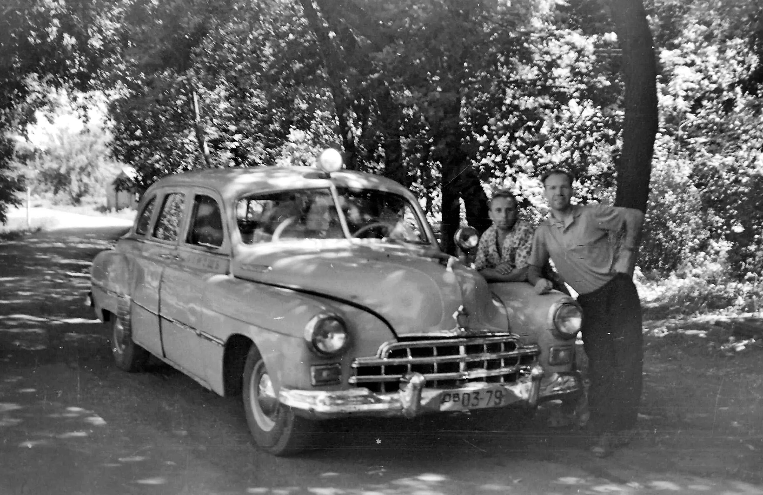 Старые советские автомобили. Старые машины СССР. Советские машины 1950. Советские машины 60-х. Советская идет машина