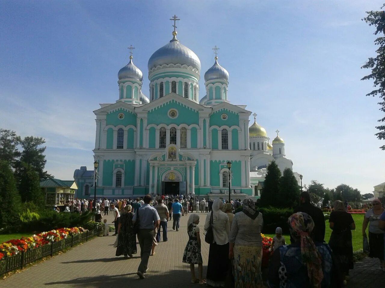 Дивевохрам Андрея Первозванного. Дивеево паломнический=тво. Дивеево четвертый удел. Паломники в Дивеево. Паломничество в дивеево