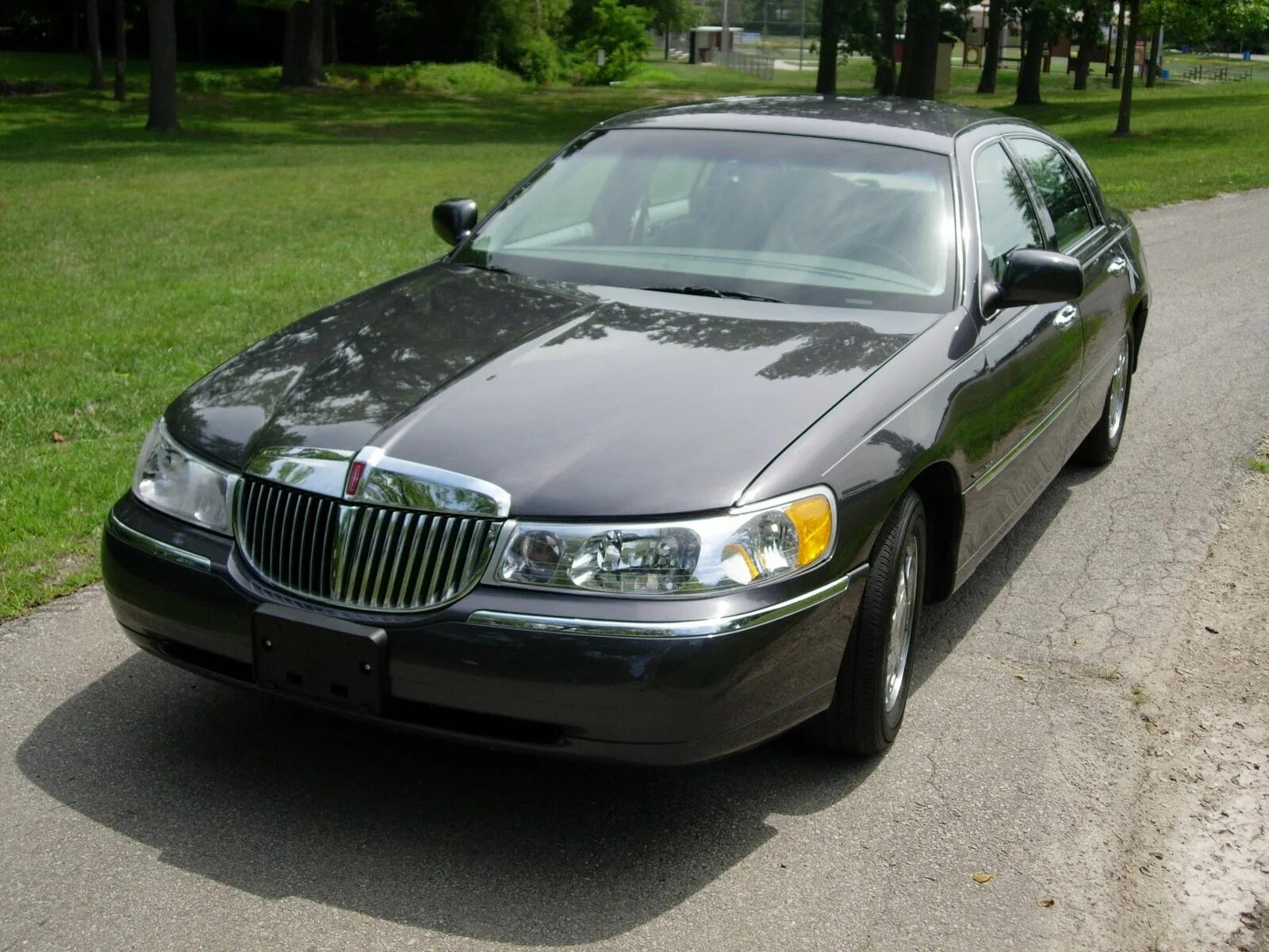 Lincoln Town car 1998. Линкольн Таун кар 2011. Lincoln Town car. Lincoln Town car 2008.