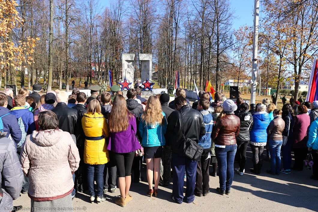 Погода на красном гуляе ульяновской области. Аллея героев в г. красный холм Тверской области. Красный холм аллея героев советского Союза. Красный холм город. Красный холм Тверская область 2021.