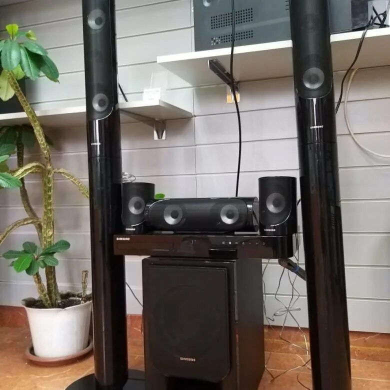 Samsung ht 5530k микрофон. Samsung ht-j5550k. Samsung ht-j5550k. Samsung ht-j4550k. Samsung ht-j5530k.