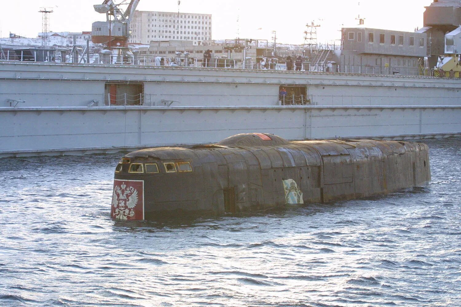 Подводная лодка к-141 «Курск». 12 Августа 2000 затонула подводная лодка Курск. Курск АПЛ подлодка. К-141 «Курск». Подводная лодка сколько погибло