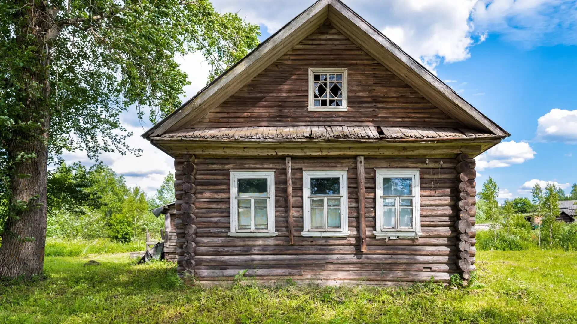 Продается ли дом в деревне. Домик в деревне. Старый дом в деревне. Заброшенные Деревенские дома. Дом из деревни.