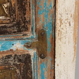 Maison alhambra dark door