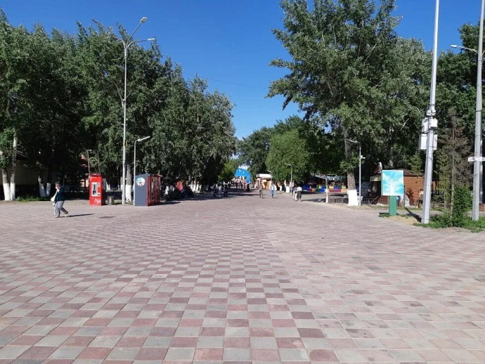 Центральный парк (караганда). Центральный парк культуры и отдыха караганда. Аттракционы караганда центральный парк. Парк культуры караганды. Парк культуры и отдыха им.