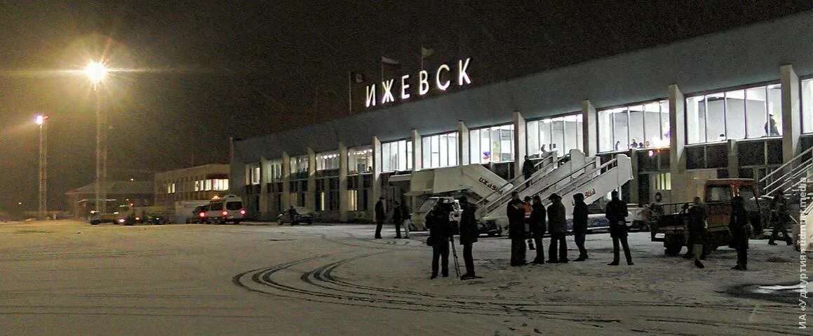 Аэропорт ижевск. Ижевский аэропорт 2025. аэропорт ижевск ночью. ижевский аэропорт 2025. аэропорт ижевск международный терминал.