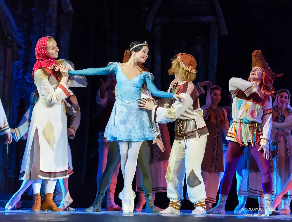 Спектакль снегурочка дкм череповец. Спектакль снегурочка дкм череповец. Алина беджисова. Новогоднее представление. Спектакль снегурочка дкм череповец.