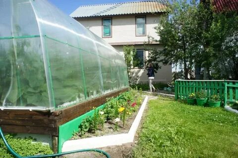 Как закрепить теплицу из поликарбоната к земле
