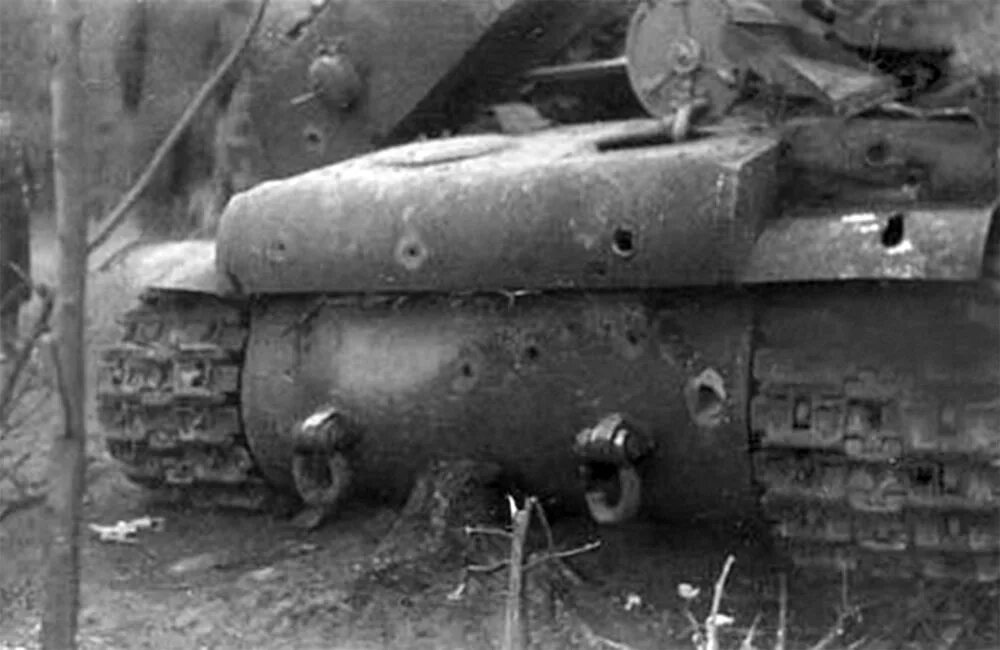 Памятник кв 1 колобанова. Зиновий колобанов кв 1. Танк кв-1 зиновия колобанова. Подвиг кв-1 колобанов. Зиновий григорьевич колобанов подвиг.