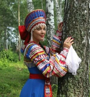 Девичий народный костюм