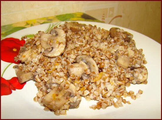 Гречка с курицей и салатом. Гречка с грибами и куриным. Гречка с шампиньонами и курицей. Гречка с курицей и грибами. Гречка с грибами и куриным.