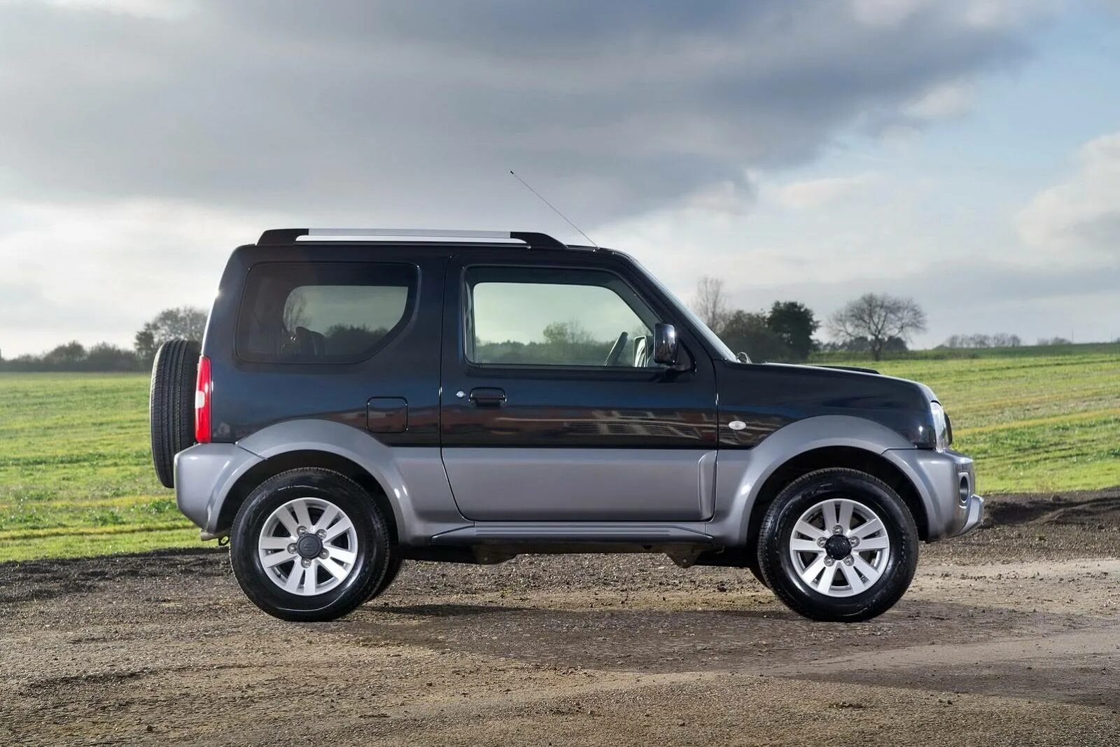 Купить сузуки трехдверный. Suzuki Jimny 2013. Suzuki Jimny 3. Suzuki Jimny 2012. Сузуки Джимни 2013.