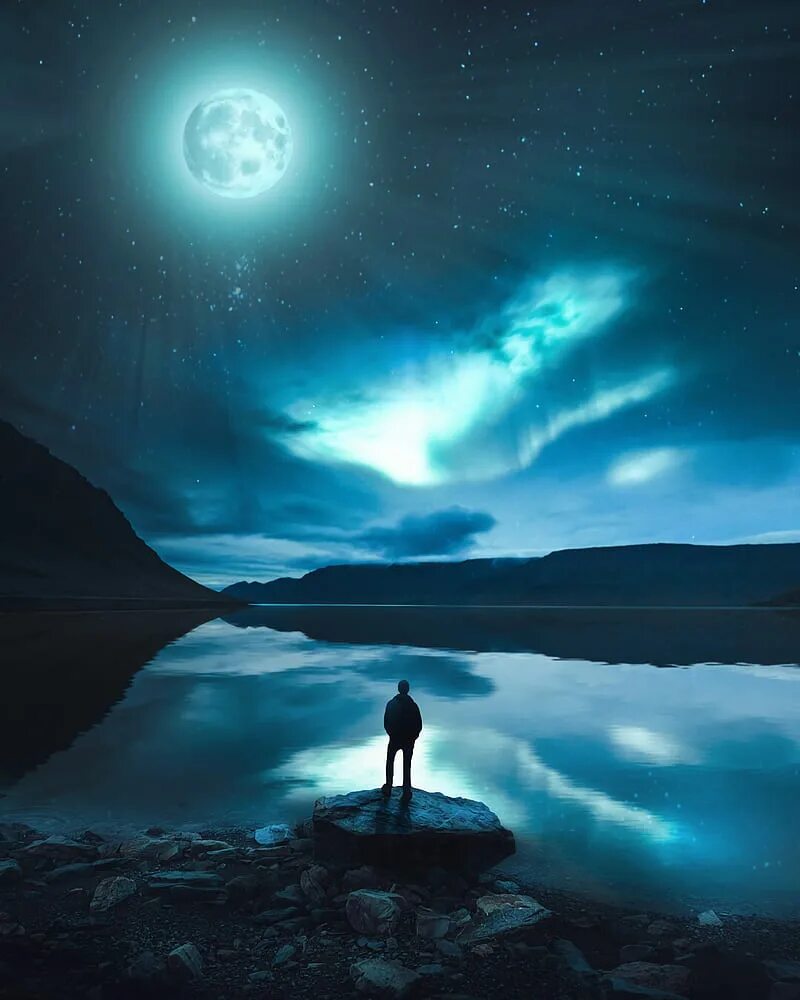 Lonely moon. Луна одиночество. Ночь Луна одиночество. Озеро ночью. Одиночество в ночи.