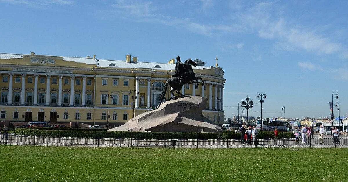 Сенатская площадь основание. Сенатская и дворцовая площадь. Площадь декабристов в санкт-петербурге. Сенатская площадь,1 в санкт-петербурге. Сенаторская площадь в санкт-петербурге.