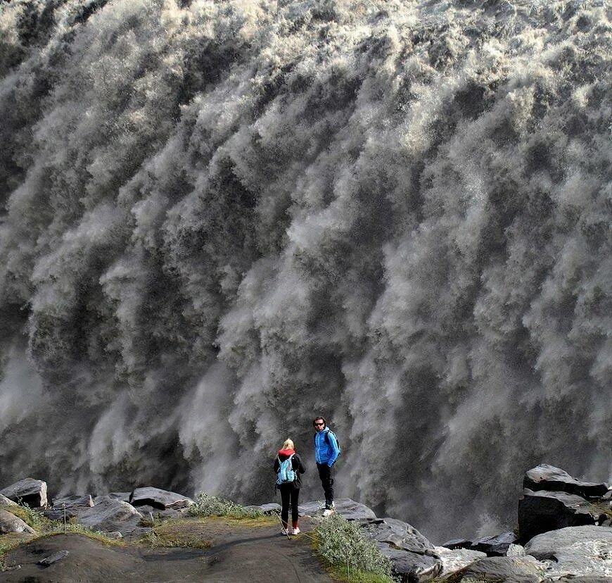 Какой самый мощный водопад. Водопад Деттифосс. Водопад в Европе 610 метров. Самый мощный водопад в Европе. Самый крупный водопад Европы.