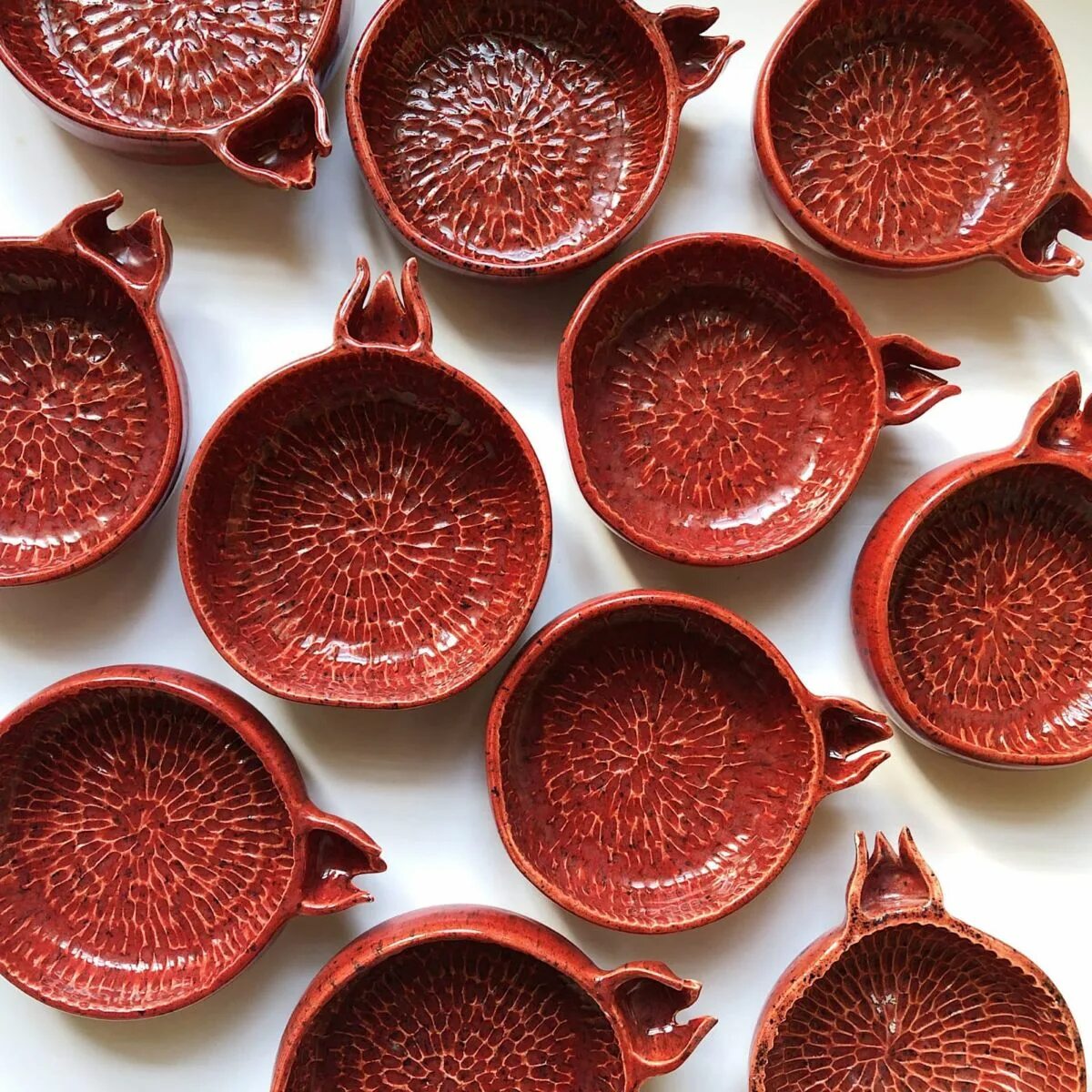 Лепка из глины гранат. Мастер класс по очистки граната. Подсвечник гранат. Как очистить гранат для букета. Граната мастер класс.