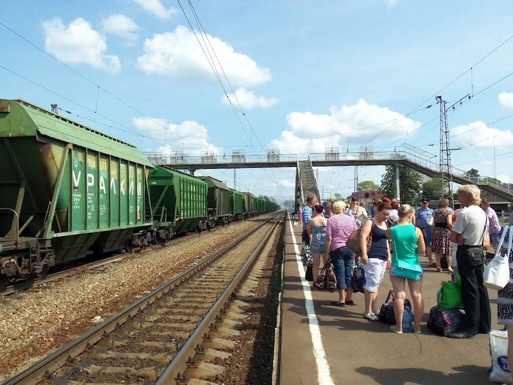 Подслушано зуевка вконтакте. Город Зуевка Кировской области. Зуевский вокзал. Зуевка Кировская область фото. Город Зуевка люди.