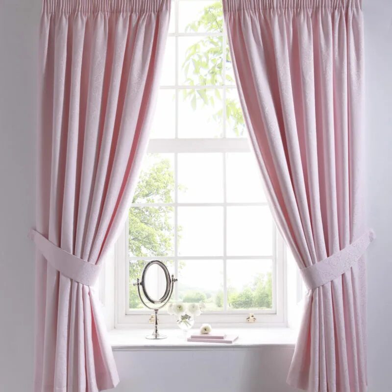 Пудровые бархатные шторы ikea. Розовые шторы. Шторы бледно розовые.