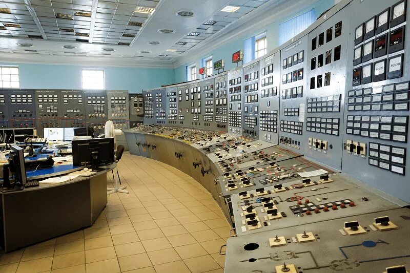 Центральный щит управления-1 чаэс. Бщу-3 кольской аэс. Курская аэс бщу-4. Тэц тепловой щит управления бщу. Главный щит управления электростанции.