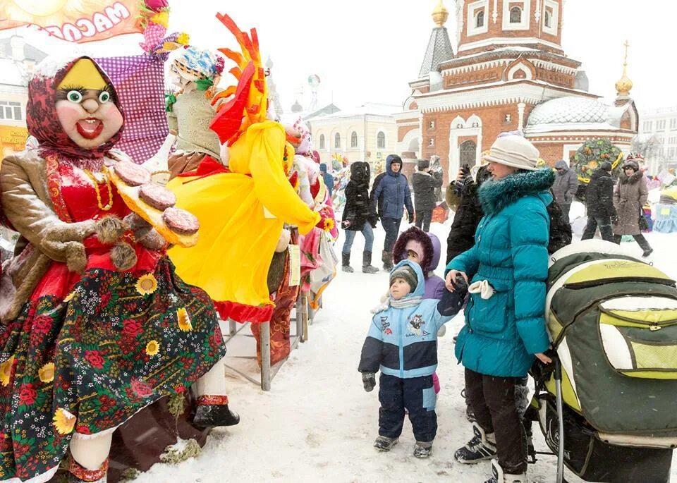 Масленичные куклы 2020 Ярославль. Ростовая кукла Масленица. Масленица композиция. Современная Масленица кукла. Выставка масленичных кукол