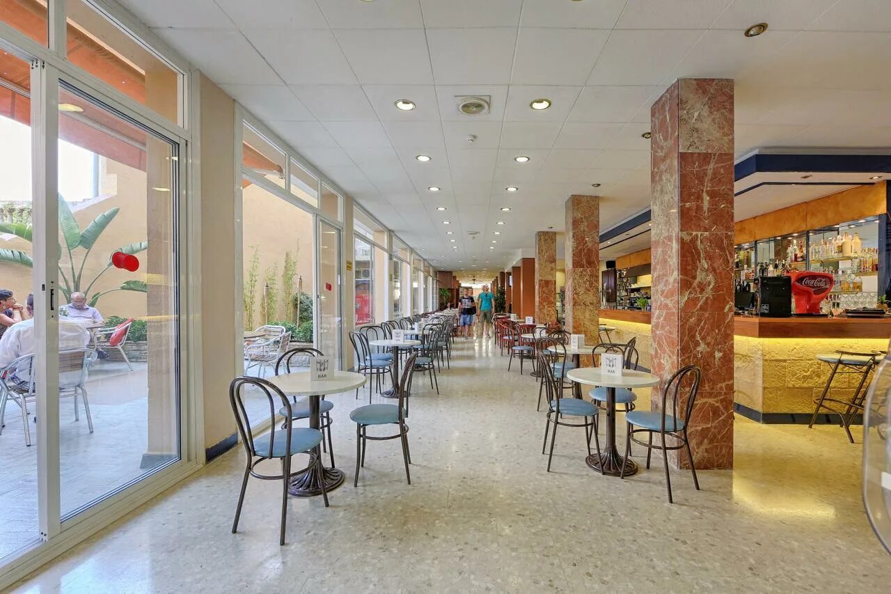 Алегрия испания недвижимость. Alegria испания кафе. alegria hotel spain. таунхаус в испании.