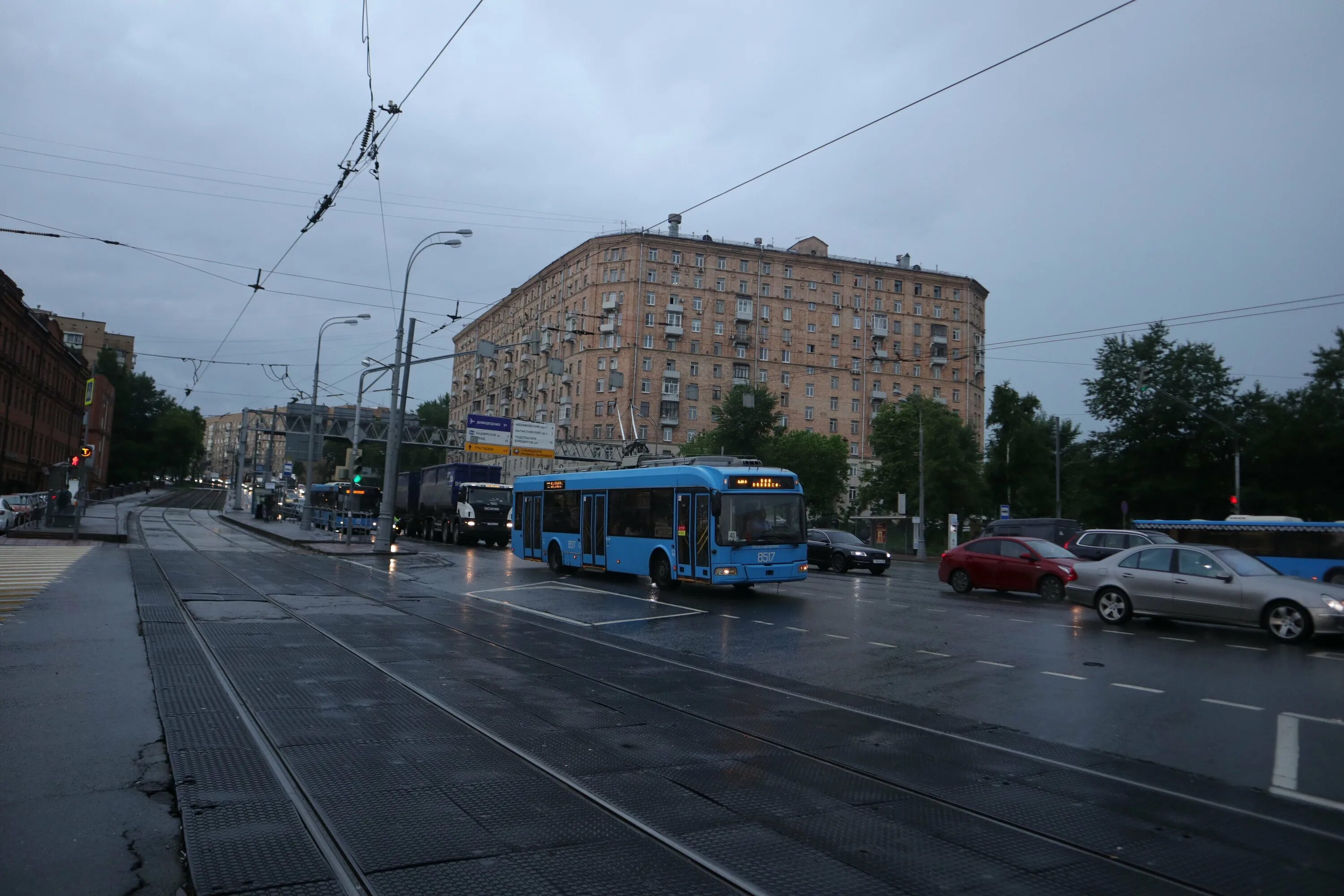 Закрытые троллейбусы. В Москве закрыли троллейбусное движение. Закрытие троллейбуса. Закрытие троллейбусного движения в. Закрытие троллейбусов продолжается.