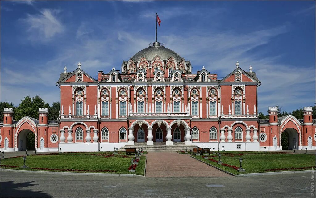 Петровский подъездной дворец в Москве. Петровский путевой дворец. Петровский дворец в Москве Казаков. Москва Петровский замок путевой дворец. Петровский путевой дворец концерты