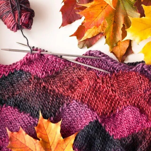 Осень шарфик. Вяжем осенью. Необычная вязаная одежда. Вязаные осенние венки. Вяжем осенью.