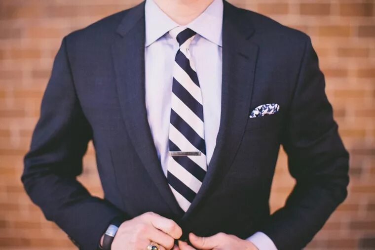 Le costume gris anthracite est un vrai must-have pour chaque homme! Mens winter 