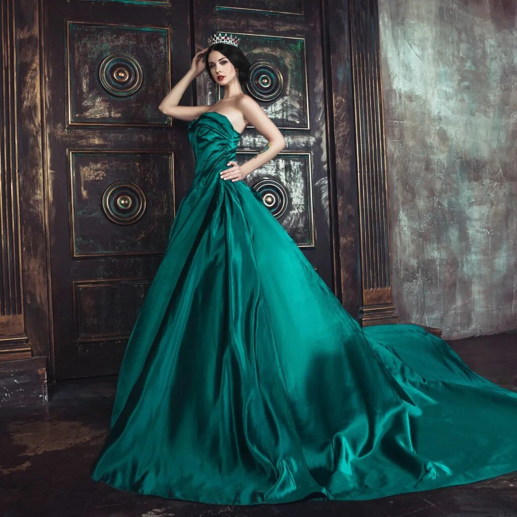 Absolut edel: Samtiges Abendkleid - ein schimmender Look! Vestidos de terciopelo
