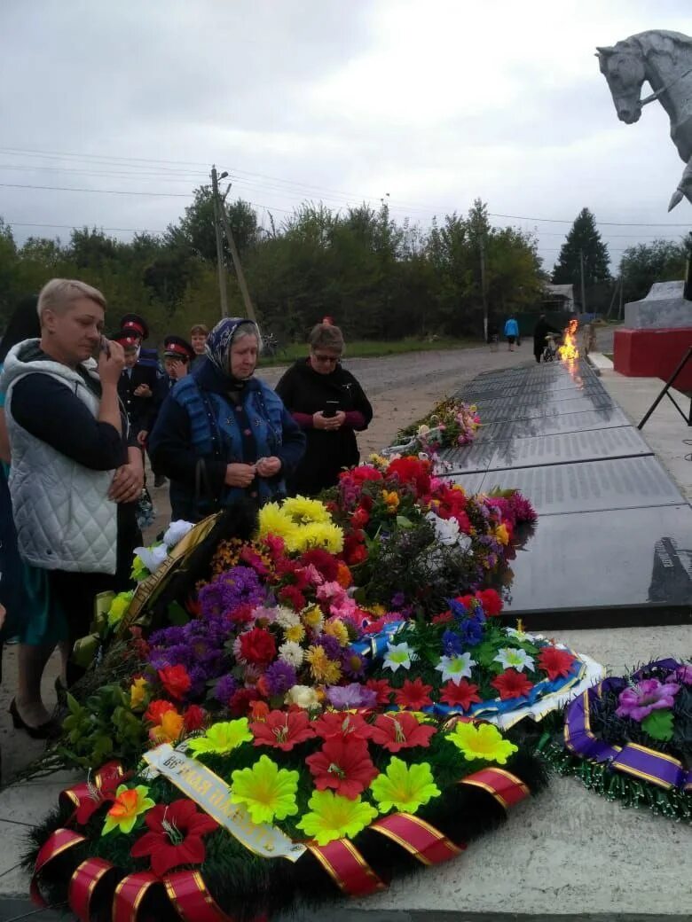 Погода в можаевке тарасовского. Памятник Можаевка. Хутор Можаевка. Хутор Можаевка памятник казакам.